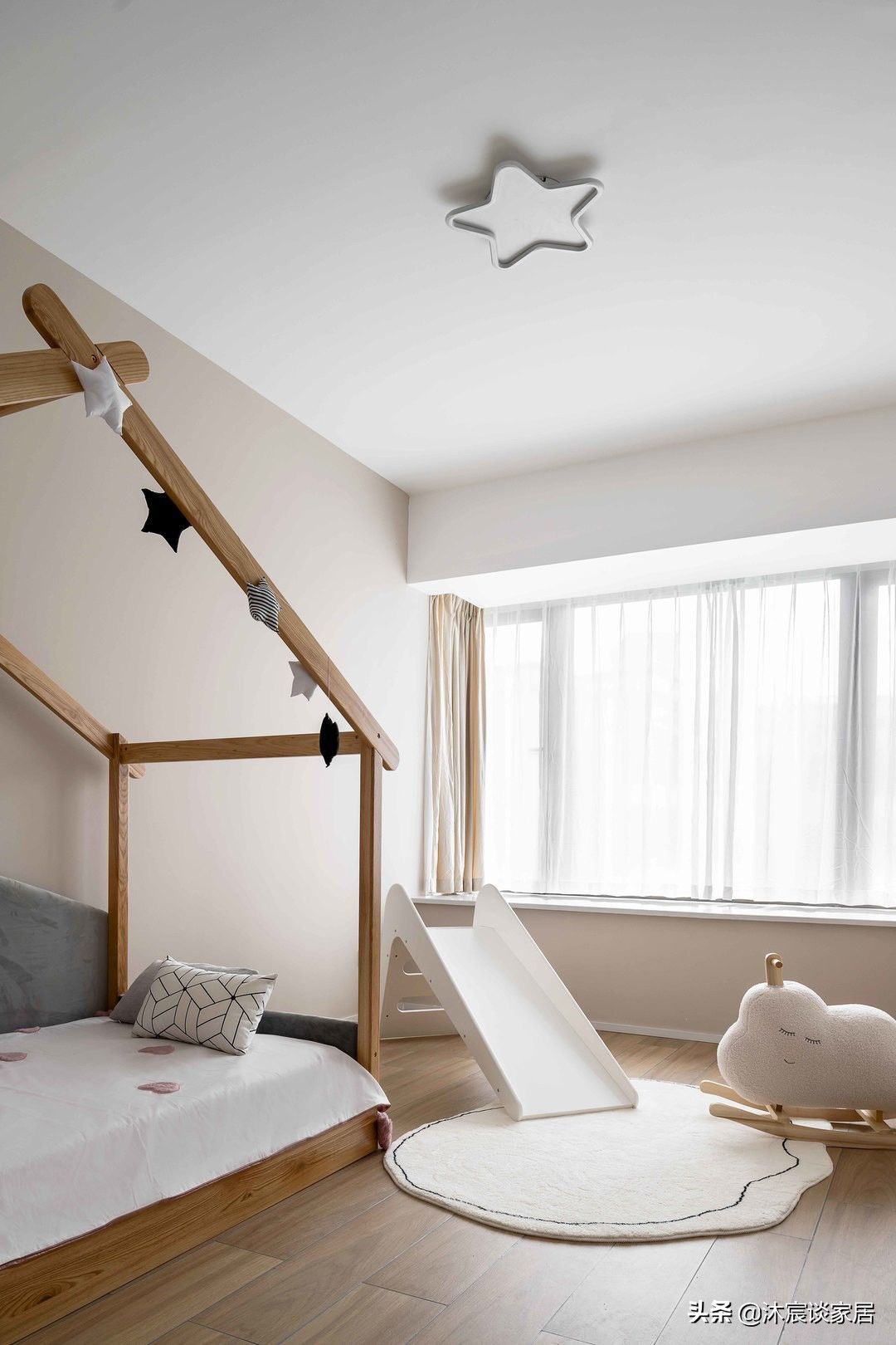 吧台|重庆夫妻的新家,因太会装修而走红,凭白墙与原木就让家温馨治愈