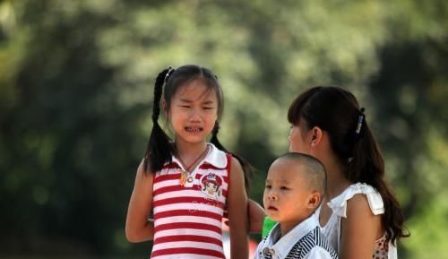 小张|二胎家庭很快会面临的4个问题,父母别不以为意,第4个很扎心