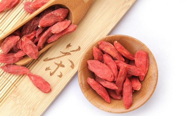 卵巢|女性不想早衰,4种零食不妨多吃点,助你保养卵巢,更显年轻