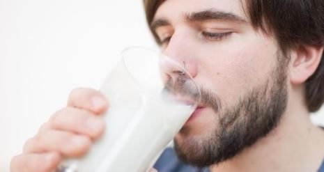 食物|失眠、睡不着?此3种食物多吃点,可悄悄的“赶走”失眠