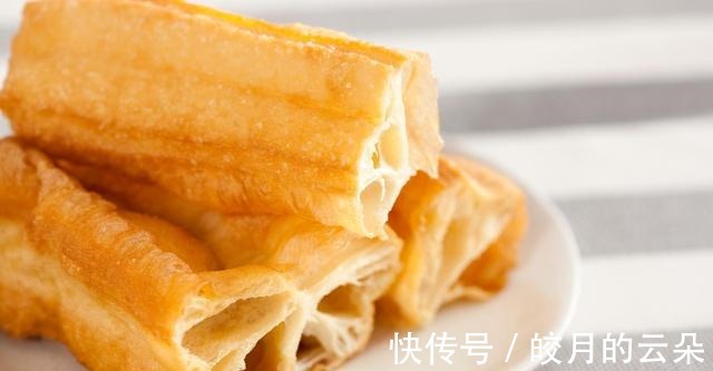 绝招儿教给您，学会自制鸡蛋灌油条！