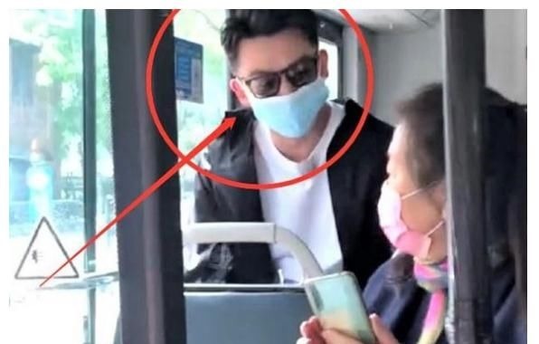 路透社|跑男首期未播撕名牌，苗苗被李晨拐跑？孤獨鄭愷公交追妻