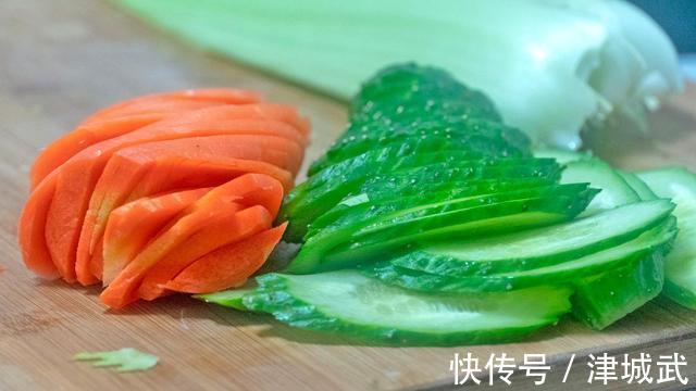 秋冬交替,最该吃这蒸菜,鲜嫩营养好吃不贵,不燥不热顺利过寒冬