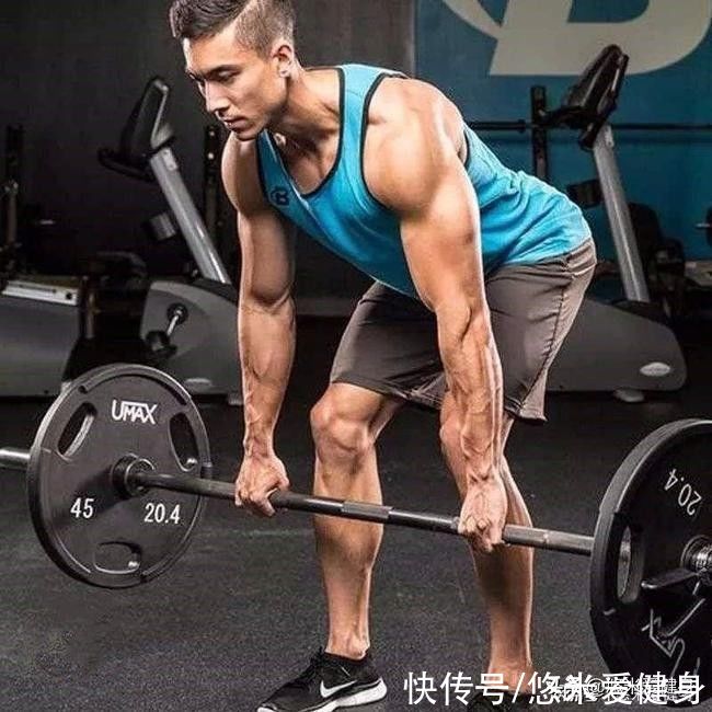 哑铃|想要增加背阔肌厚度，多做这3个动作，更有效提升练背效果