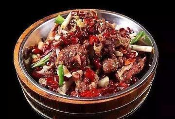 美食|美食推荐:香辣巴骨肉、湘香风干鱼、铁板鸳鸯烧制作方法