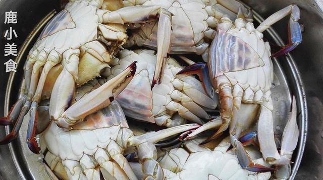 九雌十雄|梭子蟹不会挑鱼贩教你挑蟹小技巧，保证新鲜肉肥，一挑一个准