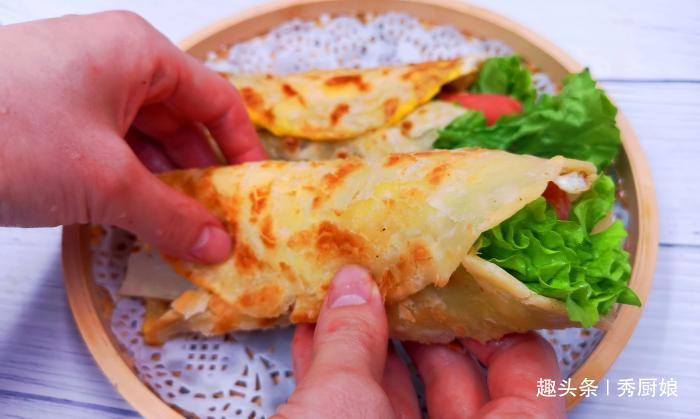 烙饼时,有人抹油,有人烫面,老面点师傅:都不对,教你正确做法