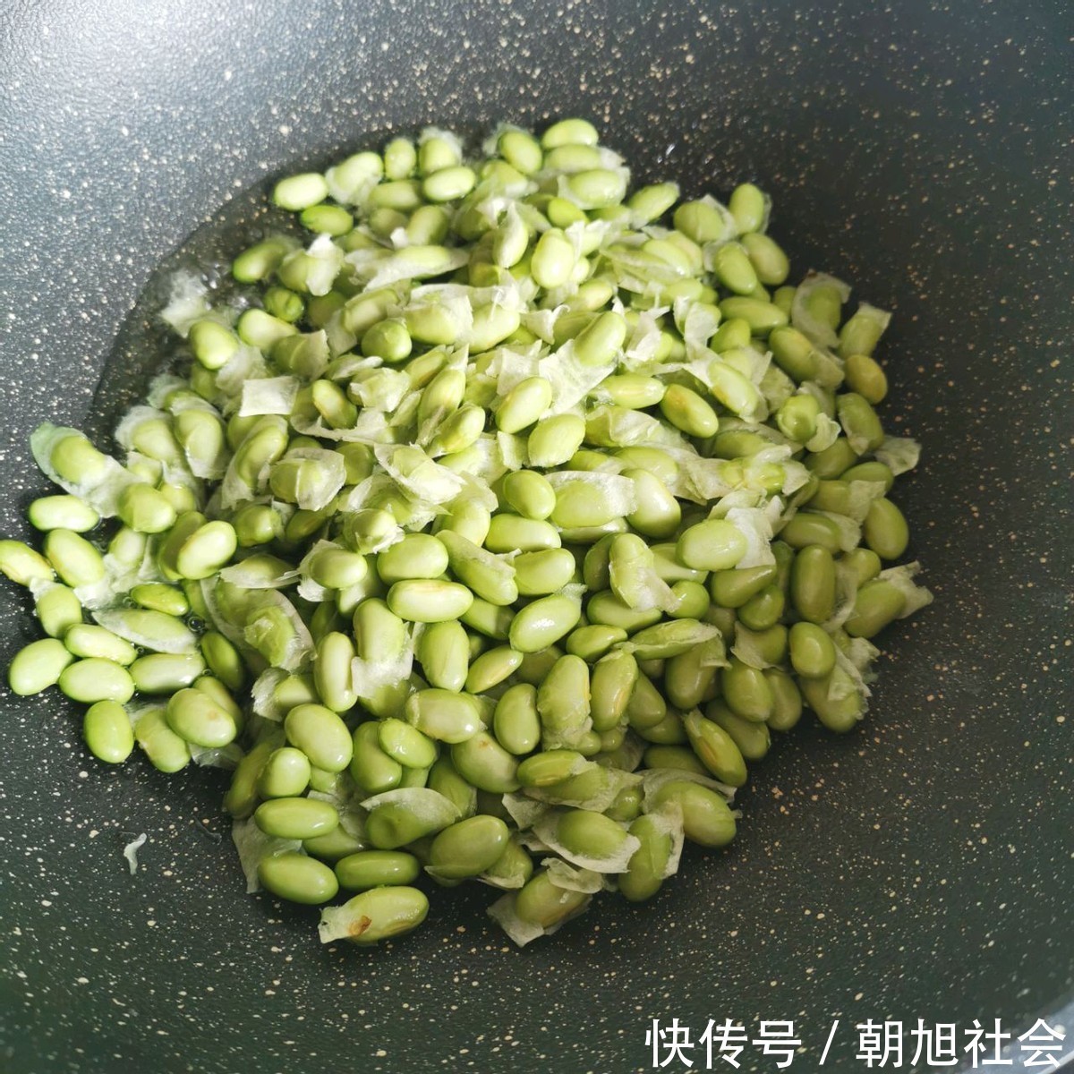 清炒毛豆|这蔬菜很不起眼，却是“含钾高手”，钙远超牛奶，夏季出汗要常吃