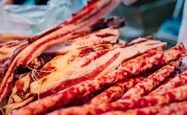  冬天|冬天里家中必备的腊肉，这样腌制才对，看着就有过年的气息