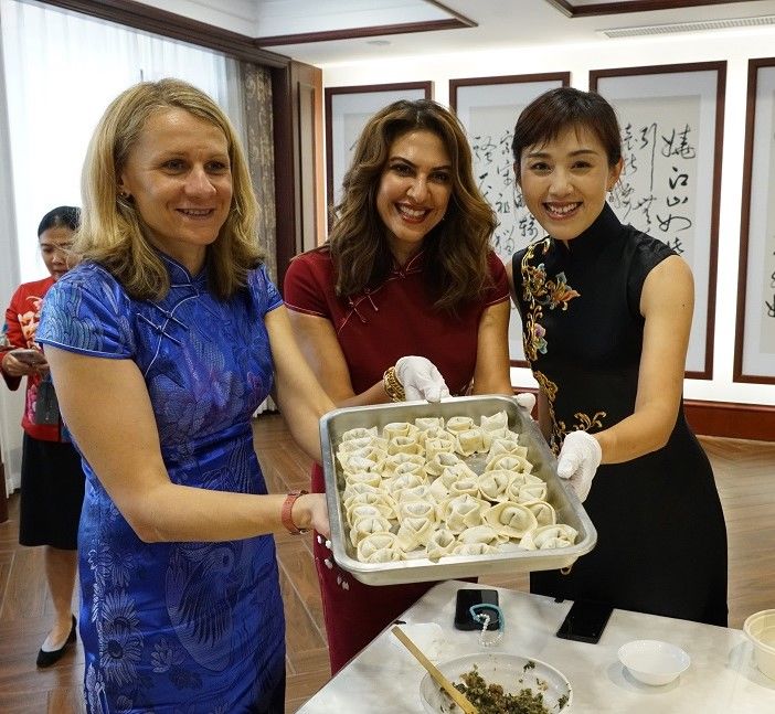 上海市人民对外友好协会&穿旗袍、看昆曲、做点心，一场海派文化体验活动为啥吸引了这么多外国人？