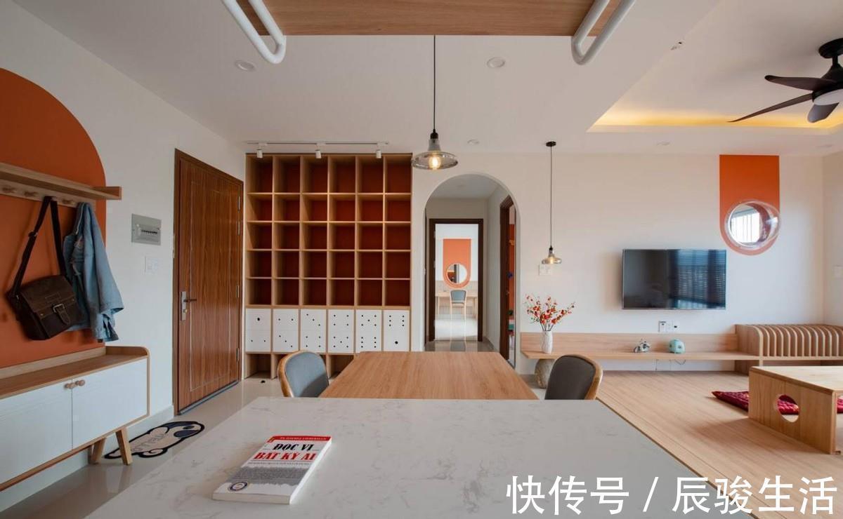 客厅|78㎡“去客厅化”，扔掉沙发靠墙打5cm高地台，一家5口越住越宽敞