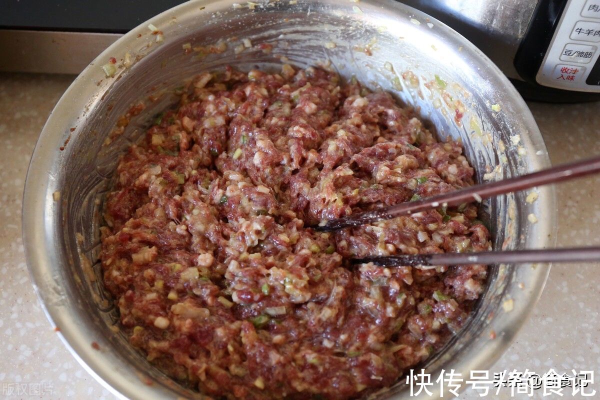 饺子馅，怎样才会一口爆汁？牢记“3放2不放”，不管调啥馅都香
