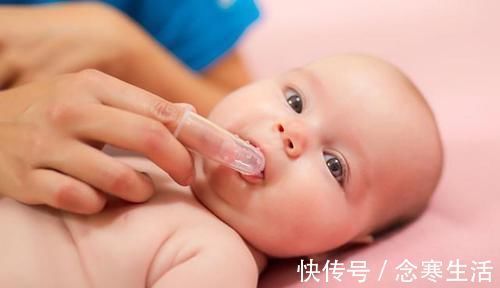 爷爷奶奶|8岁孩子门牙迟迟不出,爷爷奶奶平时的这一行为,是主要原因