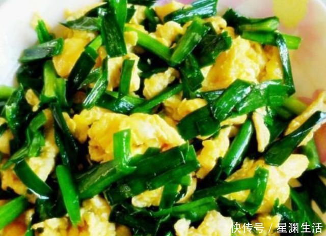韭菜|韭菜炒鸡蛋,先炒韭菜还是先炒蛋?行家都这么炒,鲜嫩翠绿营养高