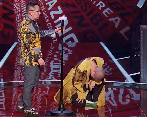 《吐槽大会》最放肆嘉宾，主咖被吐槽的变脸色，李诞多次下跪救场