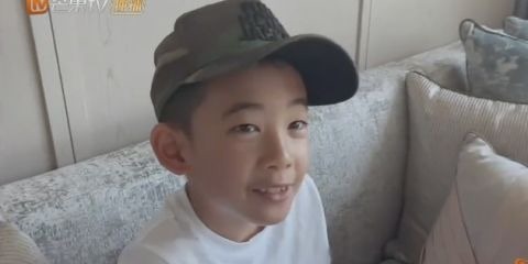 陈小春、谢天华患难见真情，GAI借机自夸，拿自己跟陈小春对比