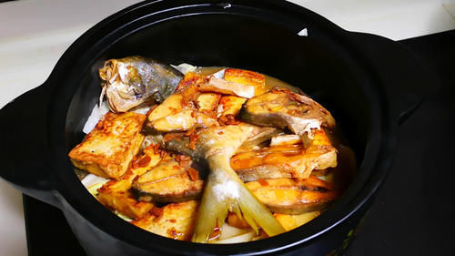 冷天我就爱做这鱼,刺少肉嫩营养高,热热乎乎炖一锅,冬天吃最香