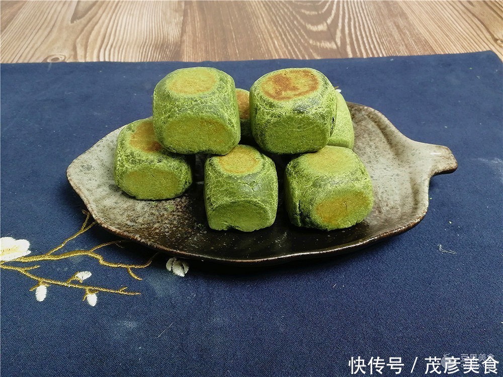 第三个抹茶味食谱,抹茶麻薯仙豆糕教程,自己制作来这么简单。