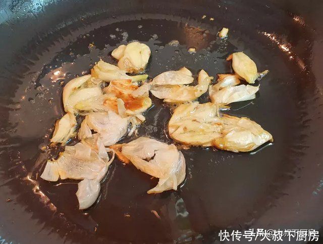 大叔|换个新口味！大叔教你盐焗排骨，外焦里嫩，香气扑鼻，超下饭