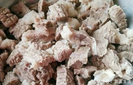 炖牛肉别用高压锅,教你一招,牛肉软烂入味,一点也不塞牙