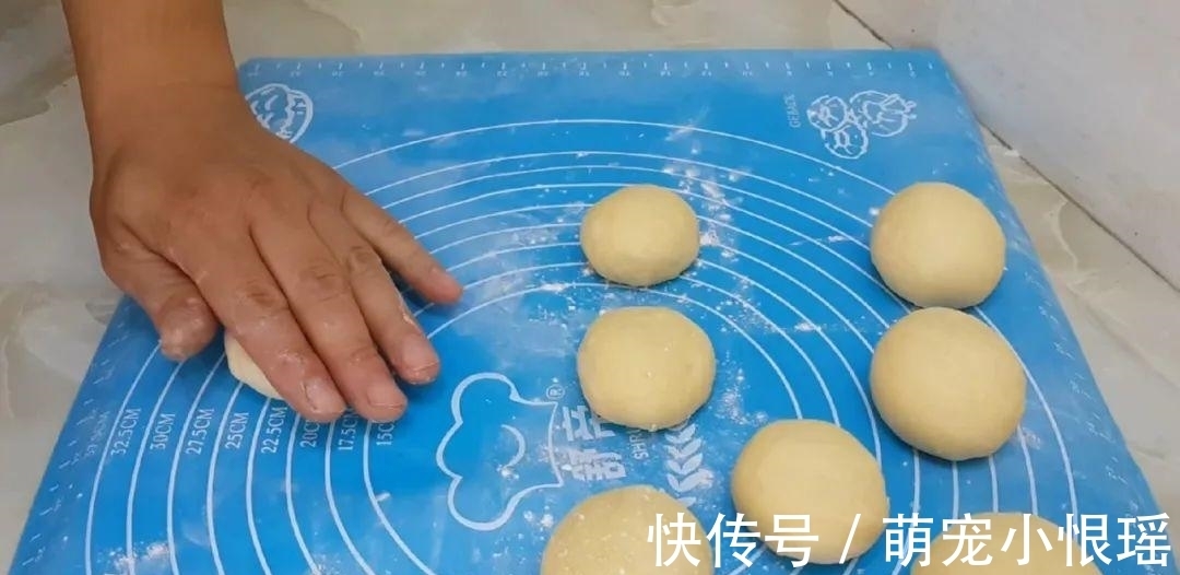 面粉别蒸馒头了，加2个鸡蛋，外皮焦脆不油腻，学会都能摆摊了