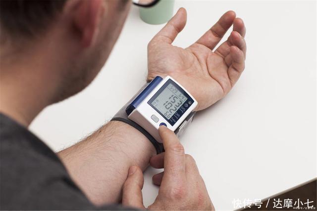 劝告|劝告:4物或是“升压王”,请撤下饭桌,管住嘴,血压或慢慢稳定