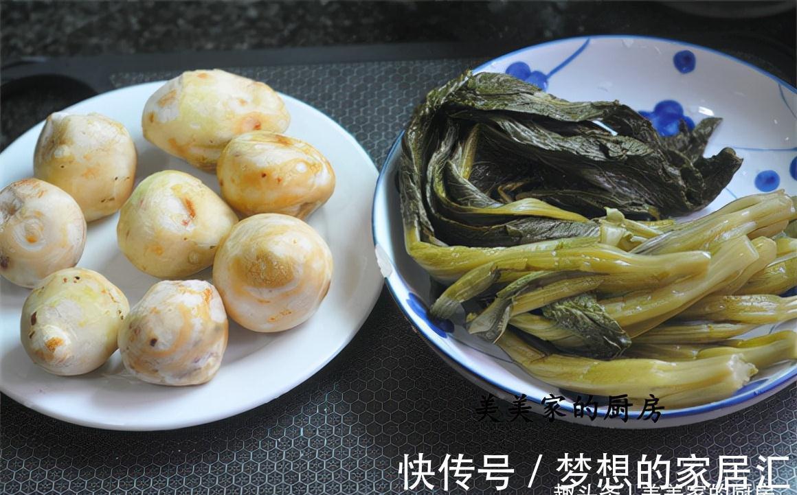 酸菜|秋天干燥，一道“土匪菜”常上桌，3种食材1锅烧，好吃又养胃！