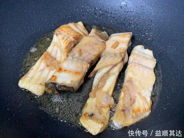 鱼块|煎鱼时，万万不能直接下锅煎，多加这一步，鱼肉完整还不腥！