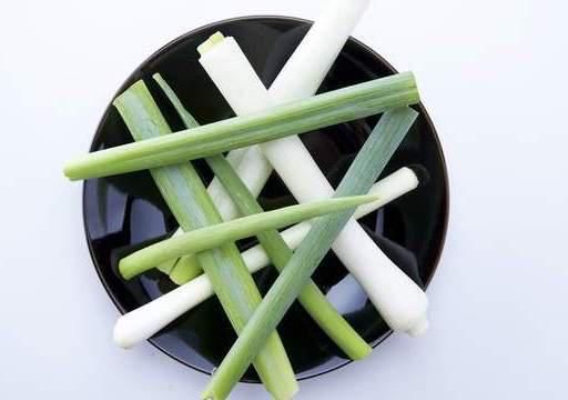 放到|大葱放久了容易干瘪空心,试试用这3种方法保存,放3个月也不坏