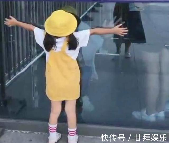 哥哥|相差15岁的妹妹送哥哥去上学,看到画面路人直呼暖心