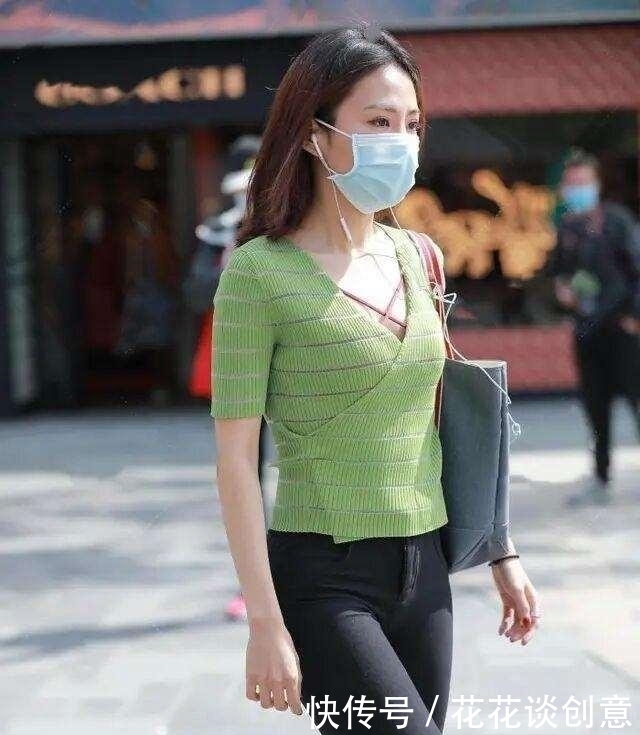 上半身|青色镂空半袖搭配黑色修身打底裤,修饰腿形,比较丰满
