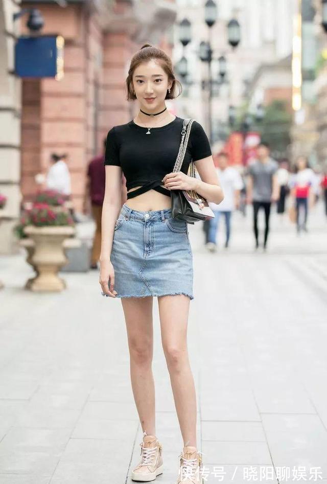 裙装 简洁时尚的裙装搭配,收放自如不紧绷,穿起来超级有魅力