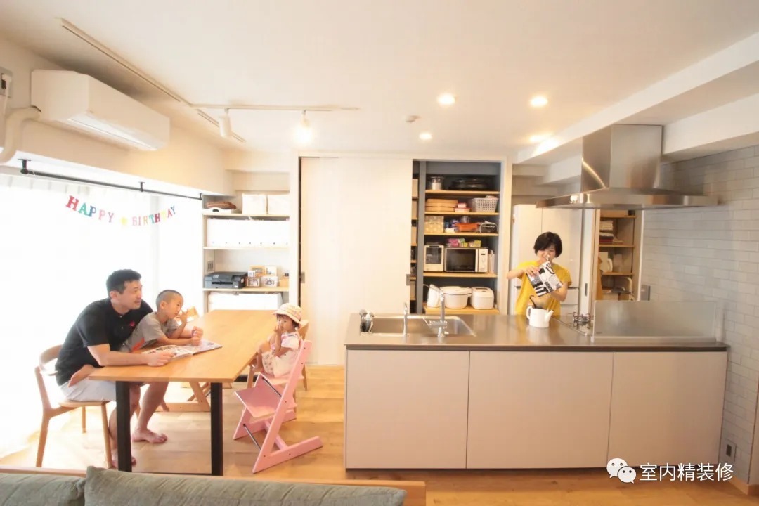 壁柜|为何越来越多厨房不装吊柜了?头次见这种设计,真想回家拆了重装