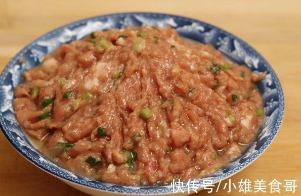 不管调什么肉馅,牢记“4放2不放”,肉馅鲜嫩多汁,越吃越解馋