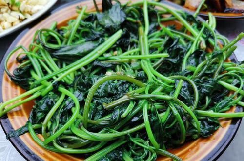  中秋回家，丈母娘准备的9菜1汤，丰盛美味，全家吃得其乐融融