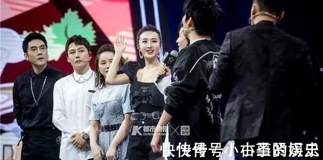 雨伞 薇娅懒人伞一晚爆红,39度出门不怕晒,网友防晒霜可以扔了!