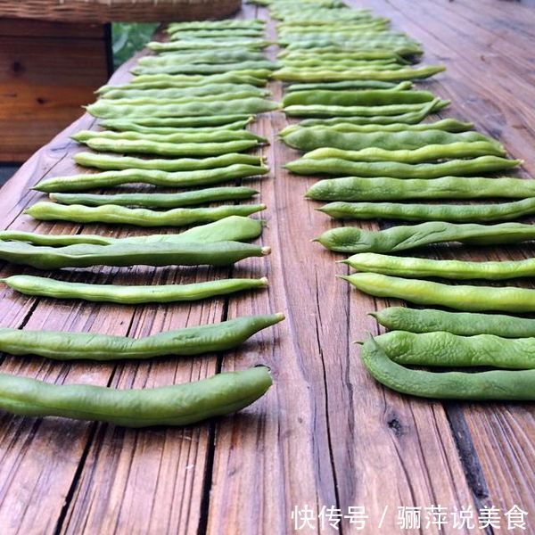 入秋后趁着太阳大,6种豆多晒点,晒好冬天没菜时拿出来炖肉特香