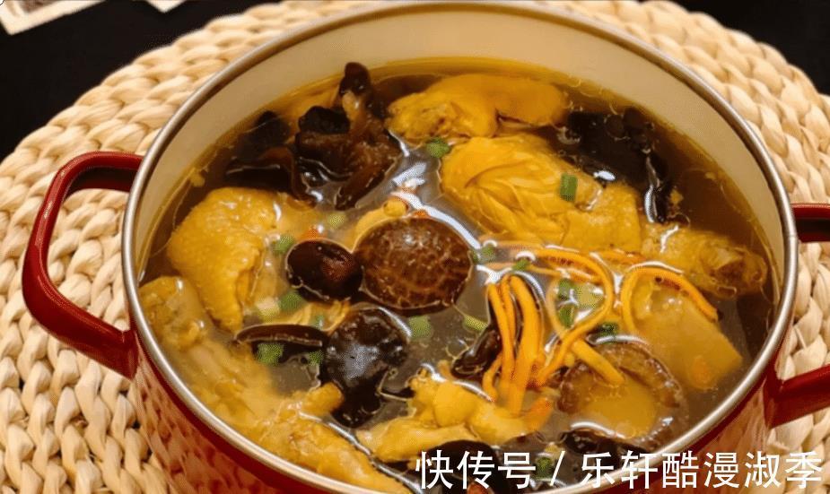 天气转凉,多给家人喝这汤,食材丰富营养好,补血益气,安稳入秋