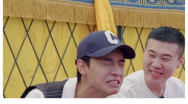 阎鹤祥|德云男团学跳蒙古舞，阎鹤祥摔倒在地，尚九熙的舞姿惊艳全场