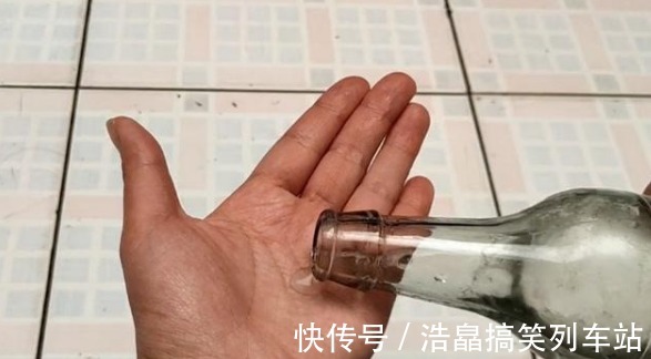 白醋倒在手心搓一搓,好多人不懂有啥用?看完赶紧告诉身边人