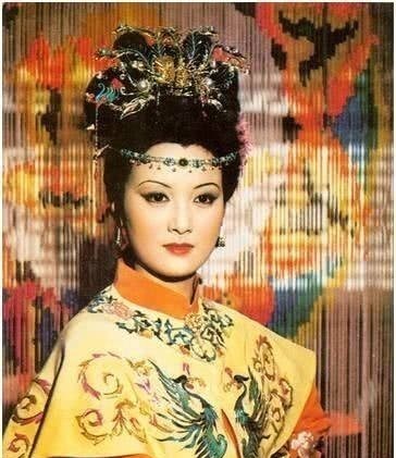 红楼梦&晴雯被赶走，王夫人并不冷血无情，你看晴雯犯了贾家的什么大忌？