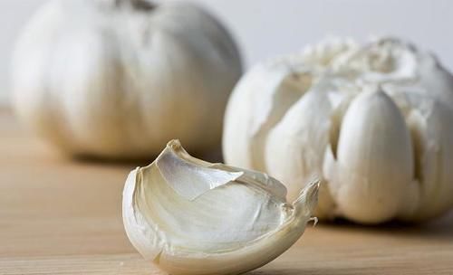 好处|男人坚持晨起生吃大蒜,不出半个月,3件好处可能“不请自来”!