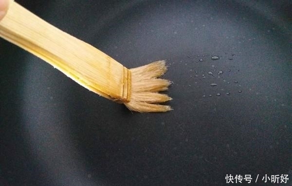 必不可少|中国姑娘在国外卖小吃,30元一份,1天卖500份,老外吃不腻