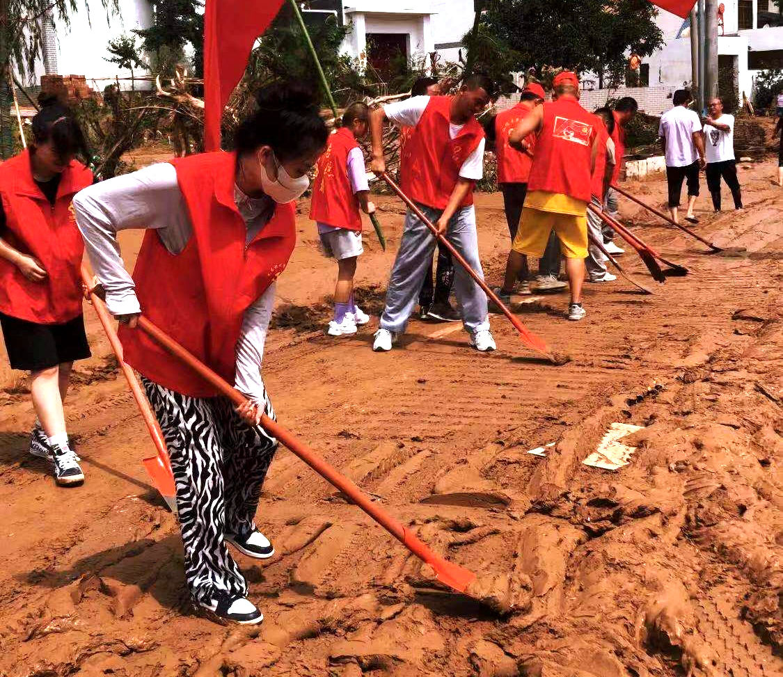 听说河南老乡遭水灾了，安徽的这些村民坐不住了……|新华全媒+| 姜刚