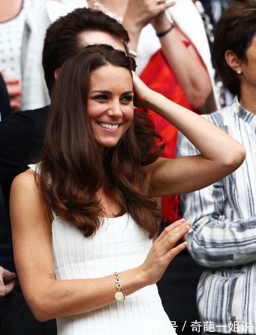 王室|39岁凯特八面玲珑,多次借戴铁公鸡女王私藏珠宝,卡米拉成透明人