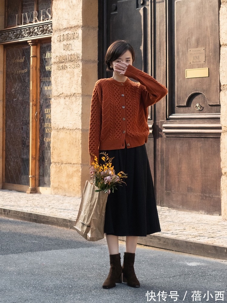 小姐姐|真正优雅的女人都爱这一组搭配:针织衫+半身裙,虽简约却很高级