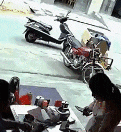 |搞笑GIF:当时就吓懵了 不是说好的只是洗澡吗