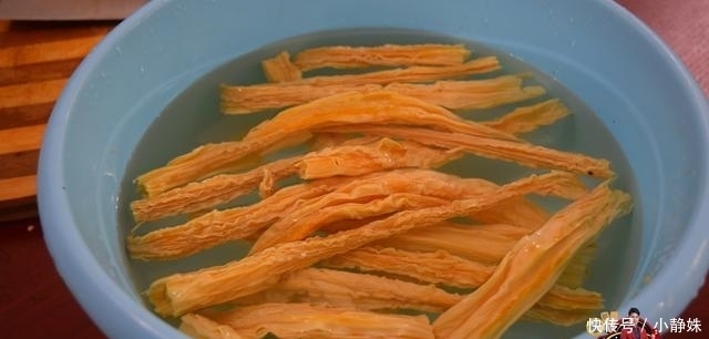 腐竹|自从学会番茄炒腐竹的做法,全家三天两头点名要吃,开胃又下饭!