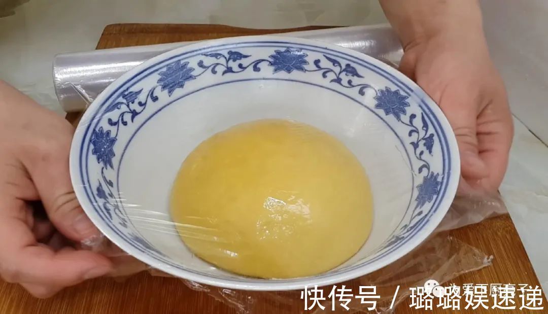 家常面包的做法,不用烤箱,不用揉出薄膜,零厨艺也能一次成功