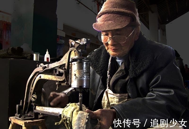 因果&修鞋的老何居然和我聊起了《道德经》,说的非常有道理